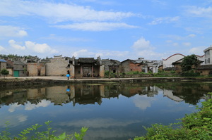 屋影绰绰